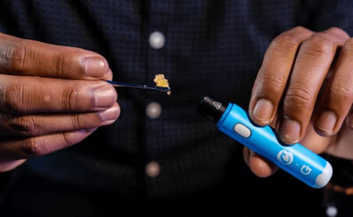 Loading a dab into the Cookies x G Pen Micro+